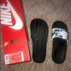 Nike Benassi slides
